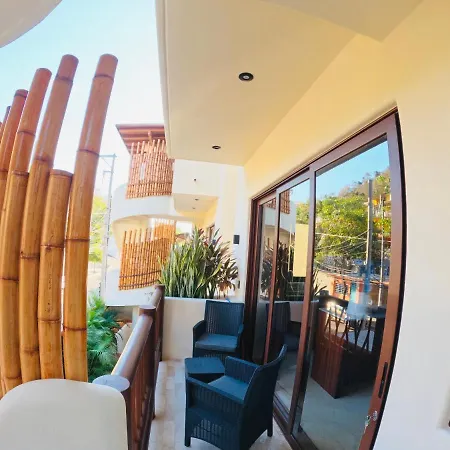 Boutique Condo Close To Everything